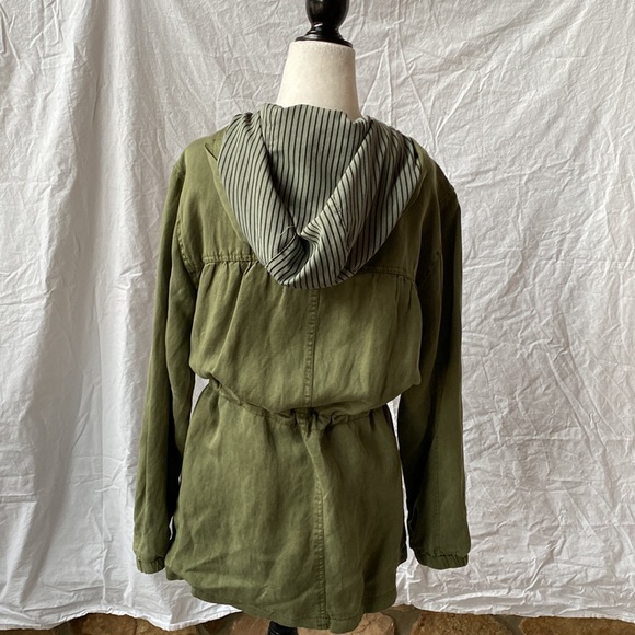 Sanctuary three-quarter length, hooded spring jacket with zip and snap closure. - Picture 5 of 8